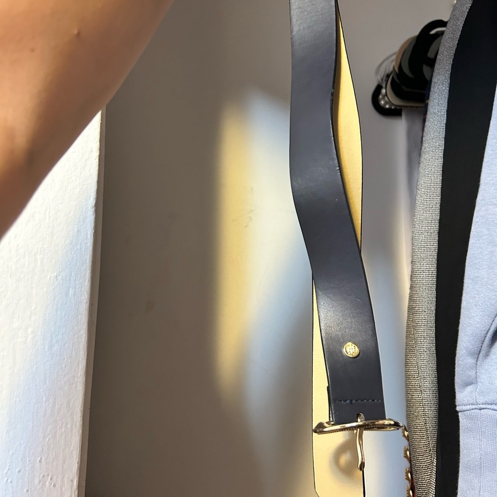 Baby blue Tommy Hilfiger Leather belt with round knuckle corporate fashion - Picture 3 of 3